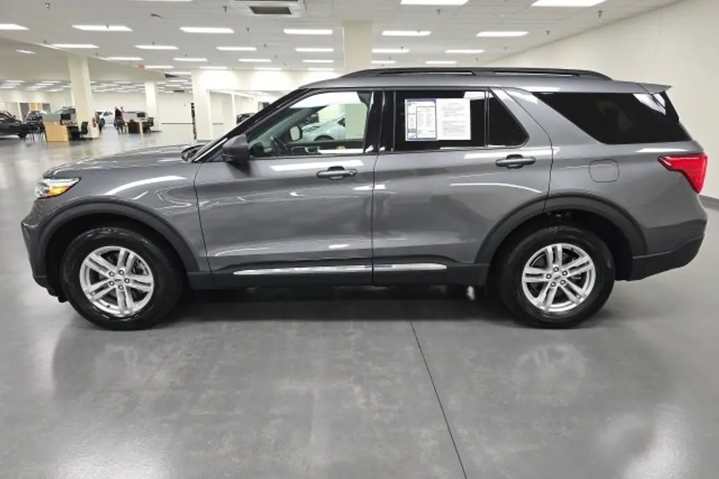 2022 Ford Explorer XLT photo 1