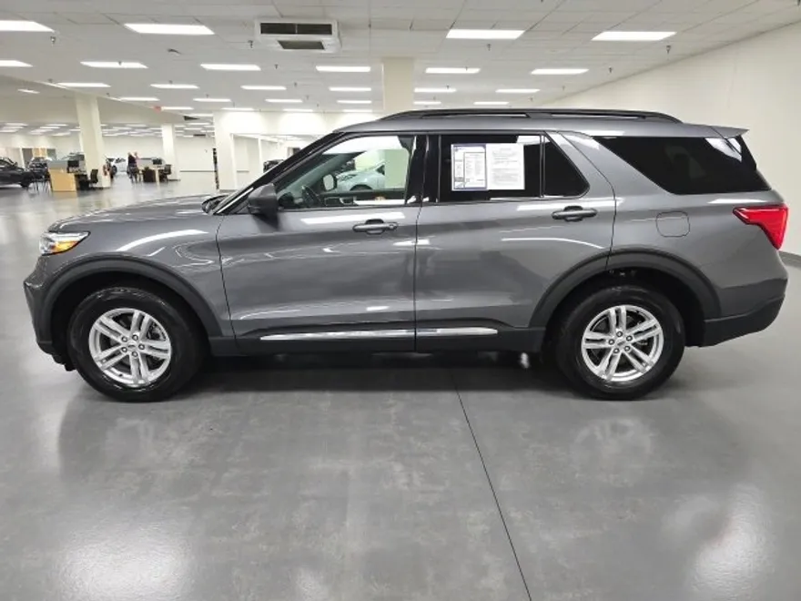 2022 Ford Explorer XLT photo 1