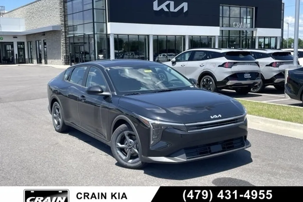 2025 Kia K4 LXS photo 1