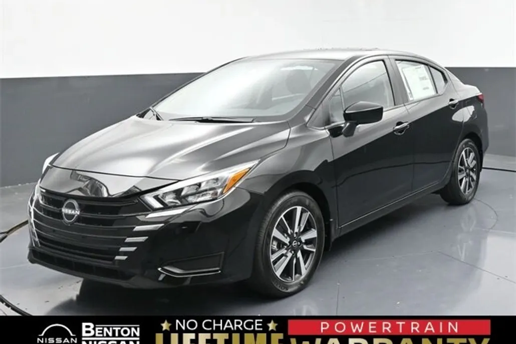 2025 Nissan Versa SV photo 1