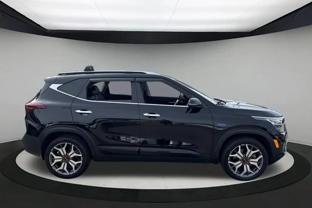 2022 Kia Seltos SX photo 1