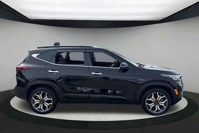 2022 Kia Seltos SX photo 1