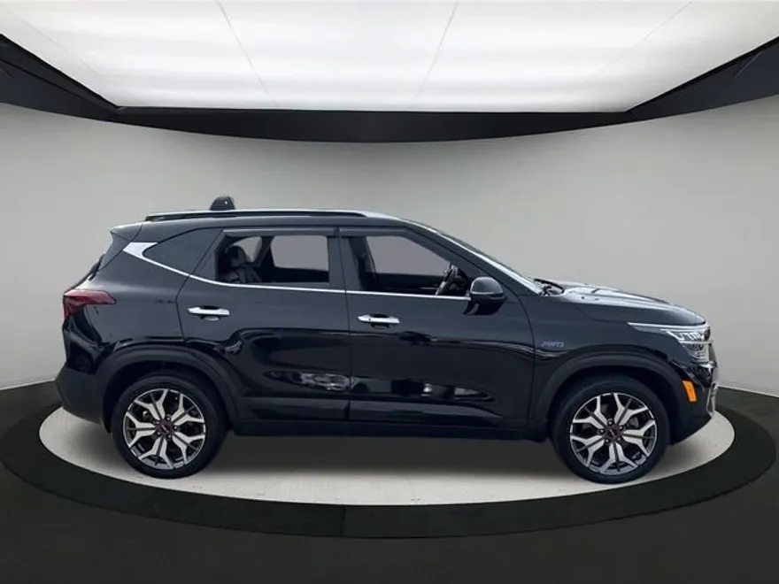 2022 Kia Seltos SX photo 1