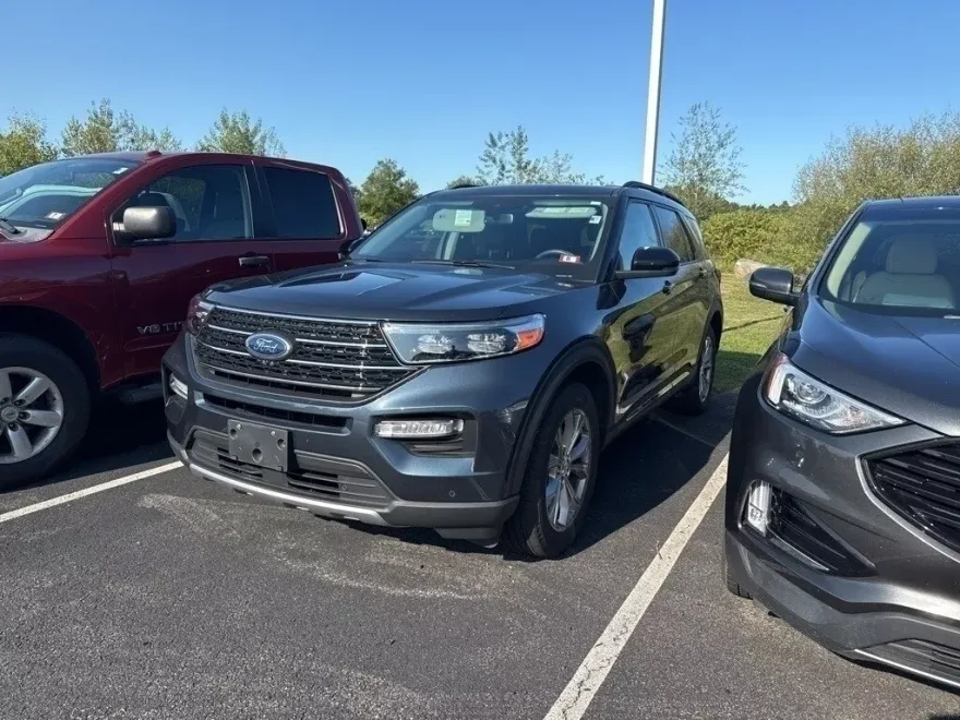 2023 Ford Explorer XLT photo 1
