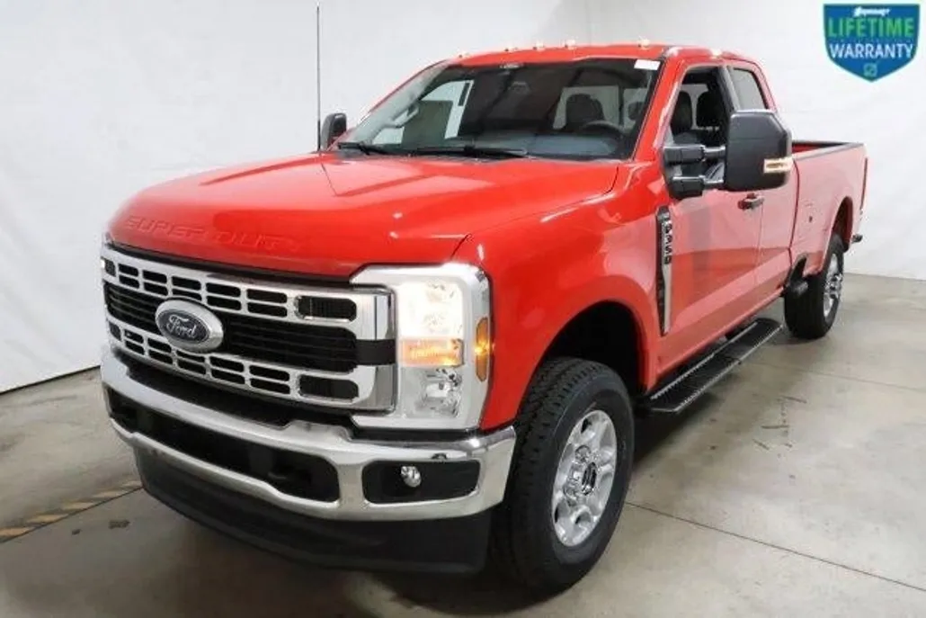 2025 Ford F-350 XLT photo 1