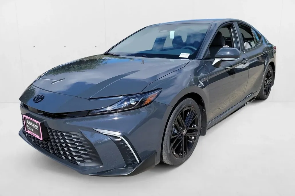 2026 Toyota Camry SE photo 1