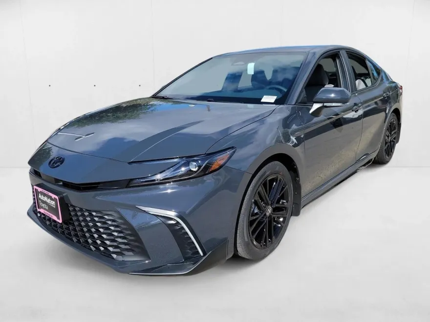 2026 Toyota Camry SE photo 1