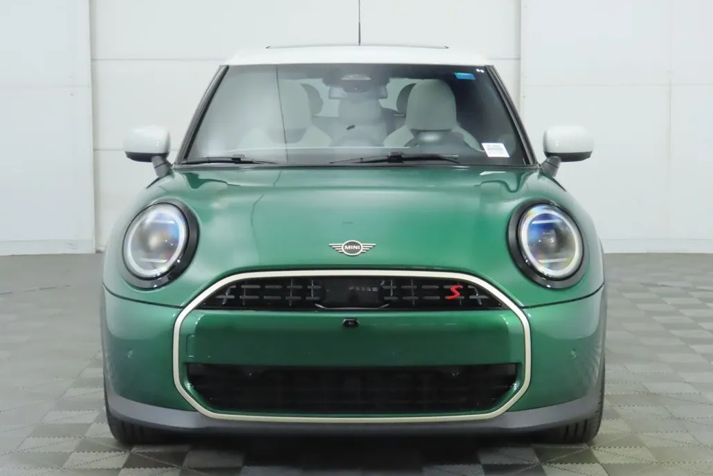 2025 Mini Cooper 4 Door Hardtop Iconic photo 1