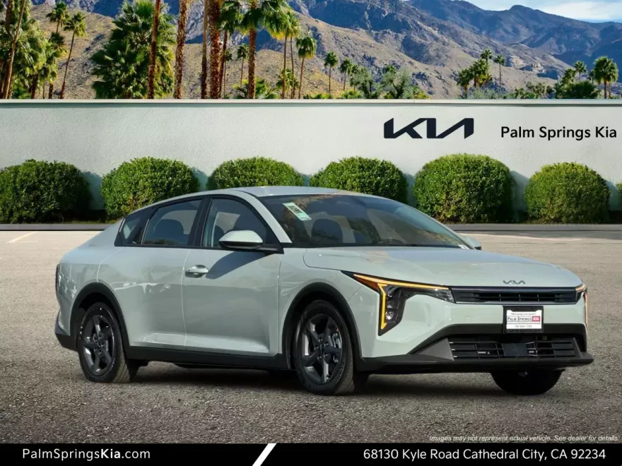2025 Kia K4 LXS photo 1
