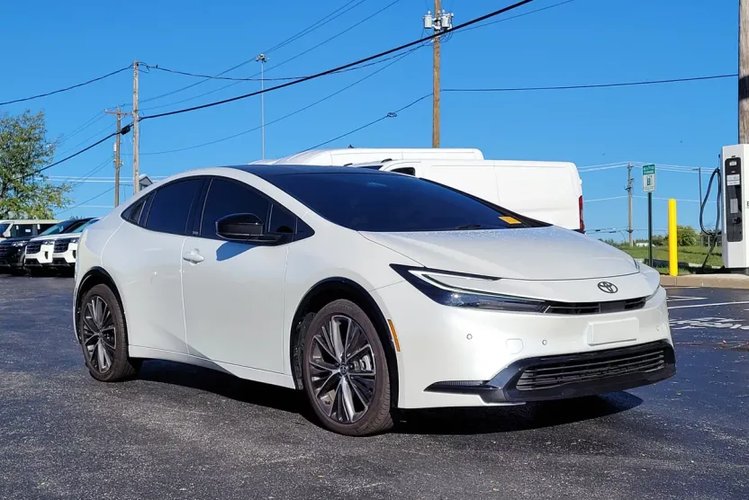 2025 Toyota Prius XLE photo 1