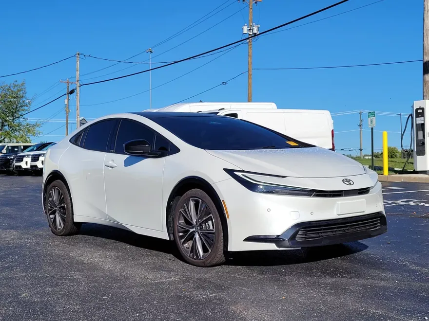 2025 Toyota Prius XLE photo 1