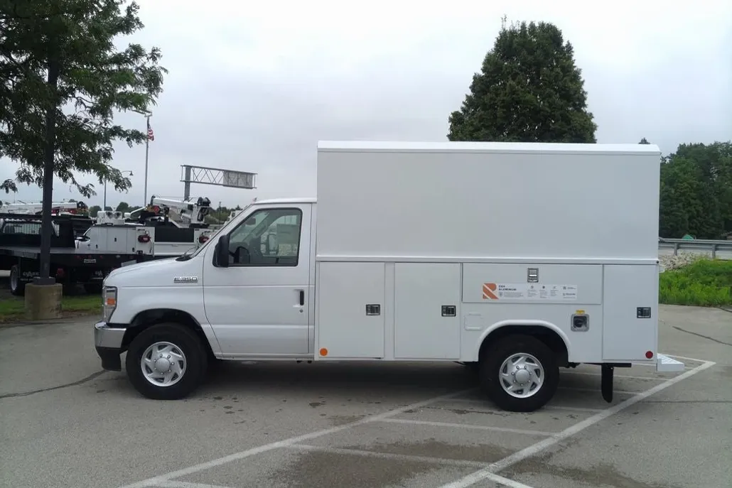 2026 Ford E-350 Base photo 1