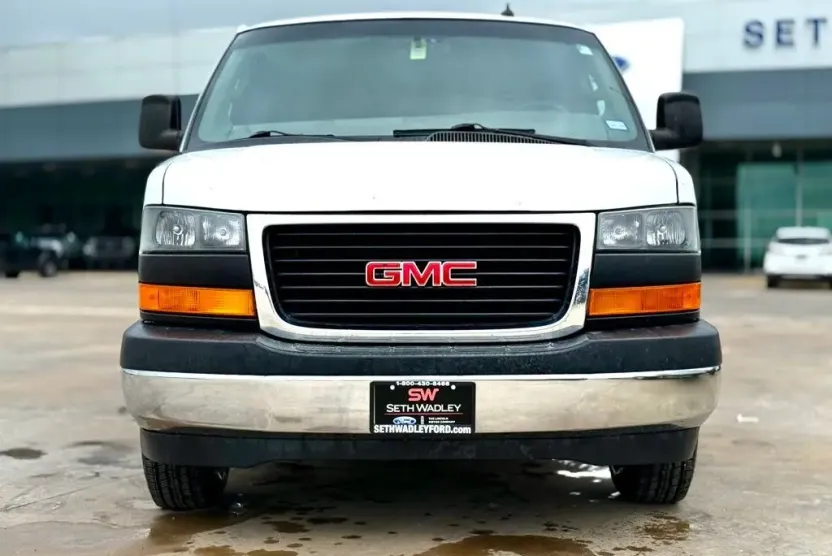 2018 Gmc Savana 3500 LT Passenger photo 1
