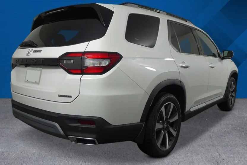 2025 Honda Pilot Touring photo 1