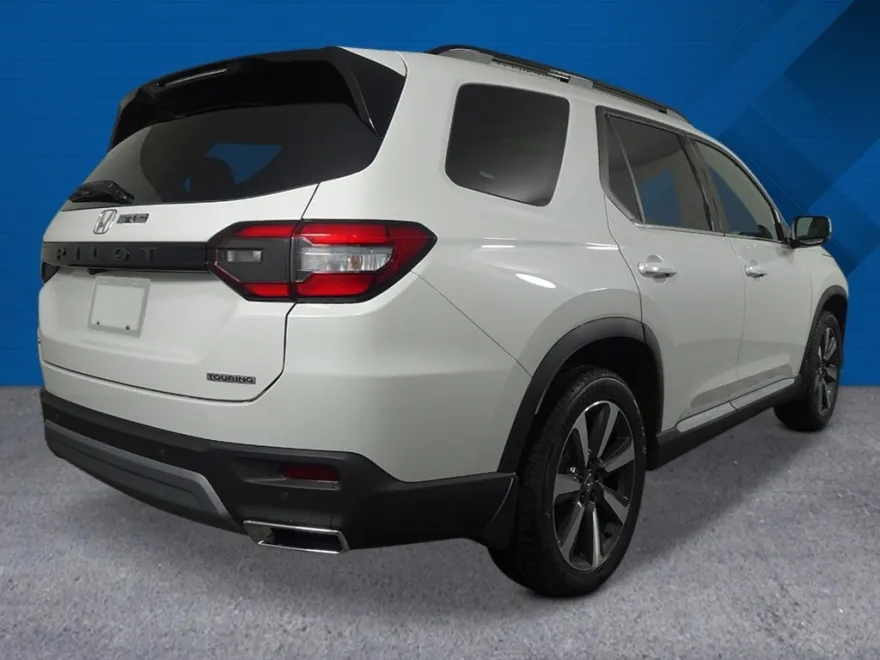 2025 Honda Pilot Touring photo 1