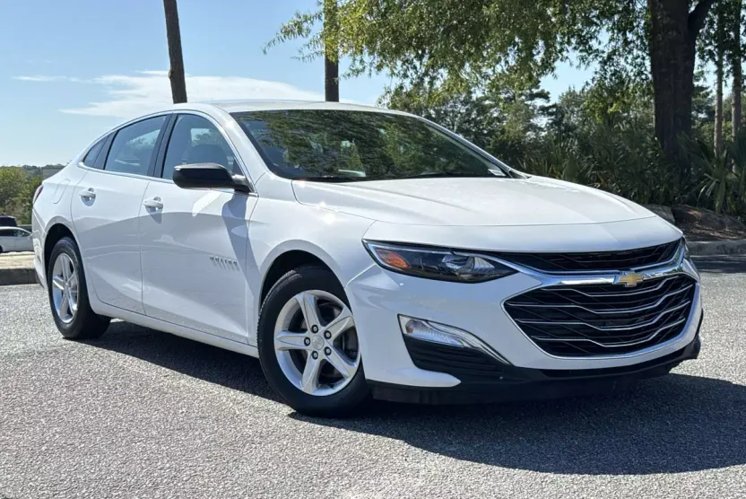 2023 Chevrolet Malibu LS photo 1