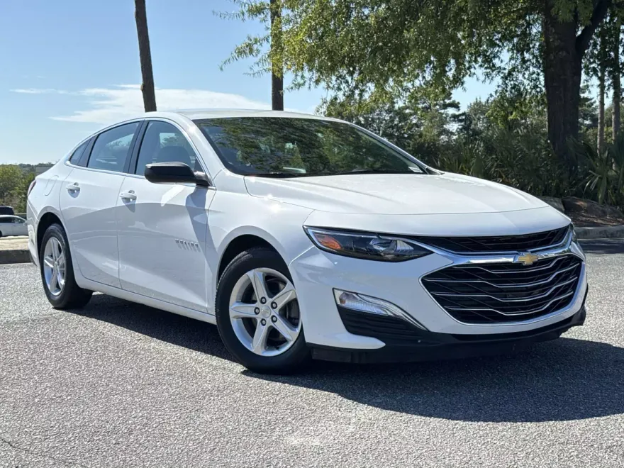 2023 Chevrolet Malibu LS photo 1