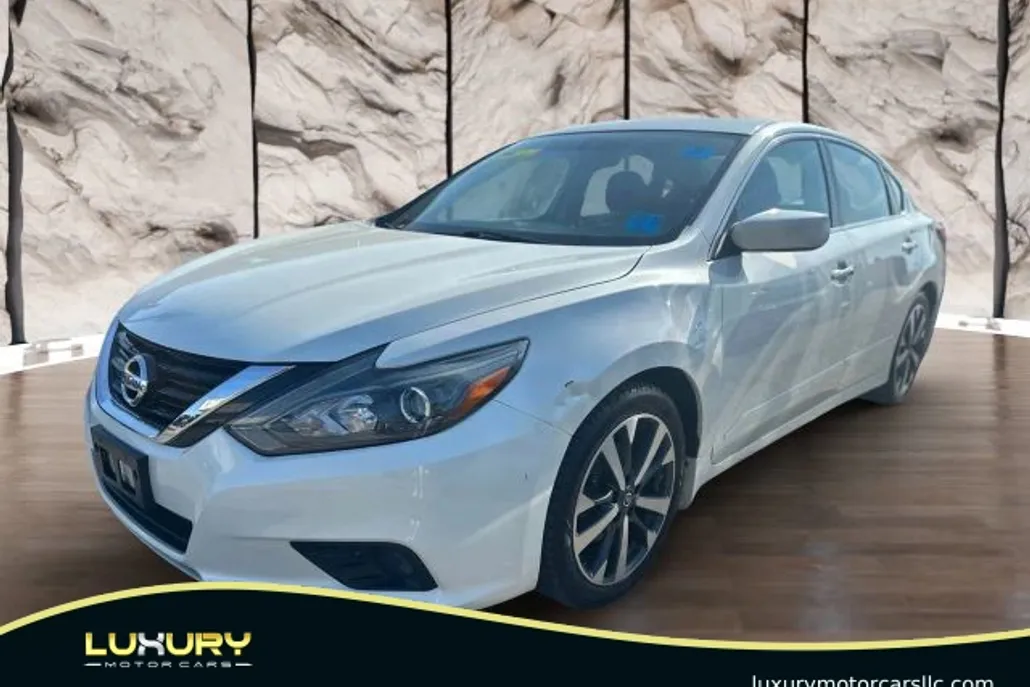 2017 Nissan Altima 2.5 SR photo 1