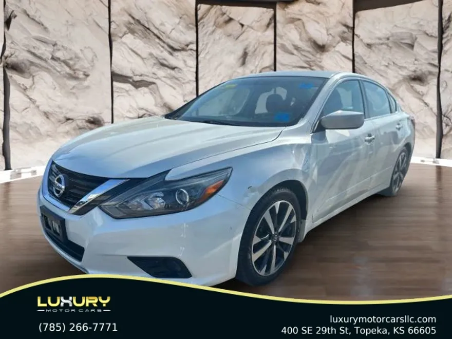 2017 Nissan Altima 2.5 SR photo 1