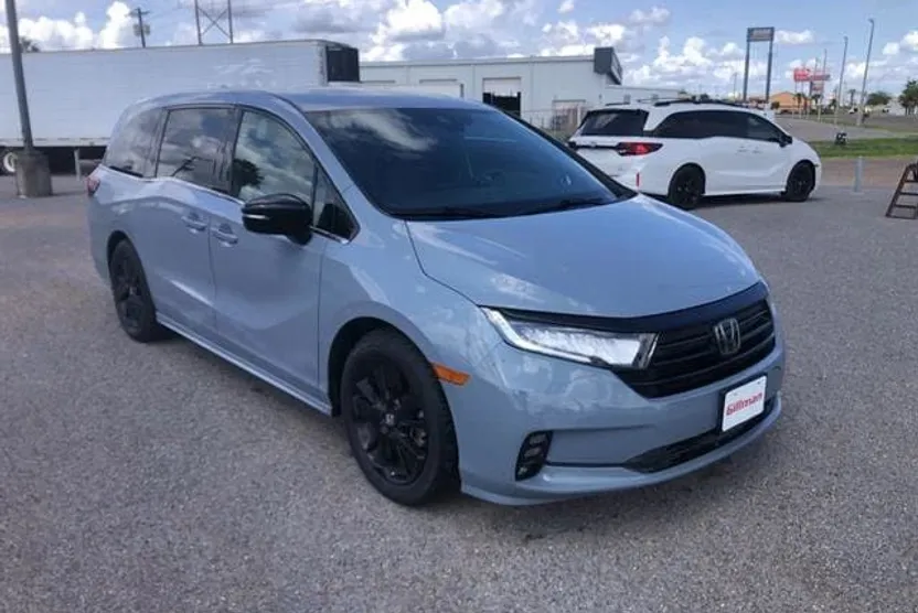 2023 Honda Odyssey Sport photo 1