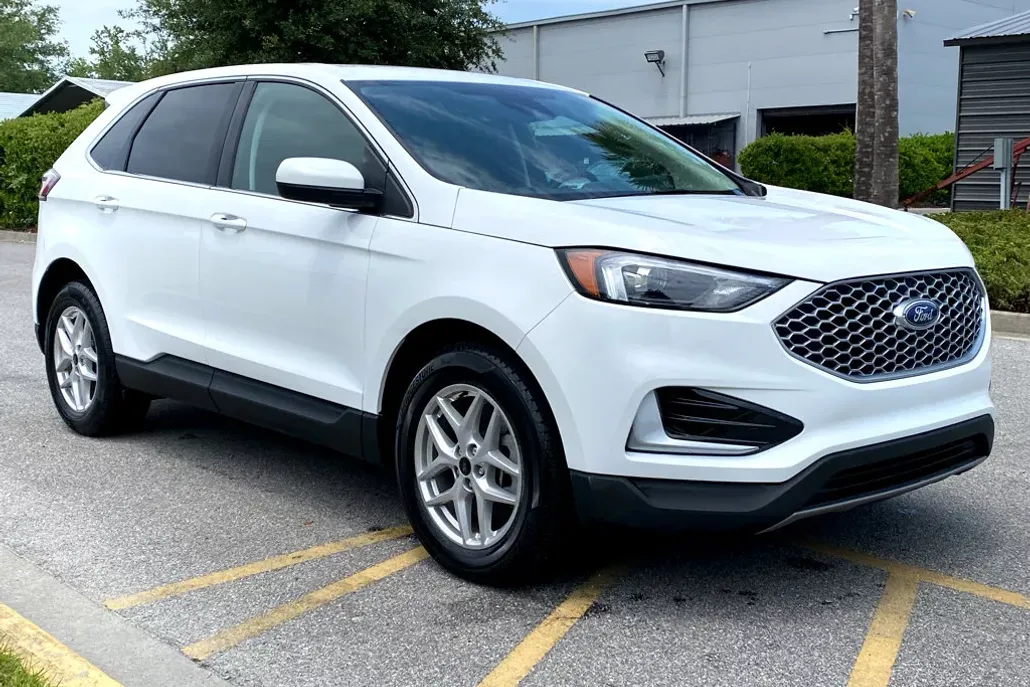 2023 Ford Edge SEL photo 1