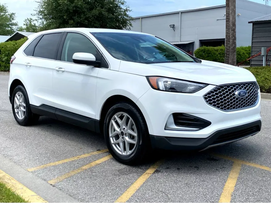 2023 Ford Edge SEL photo 1