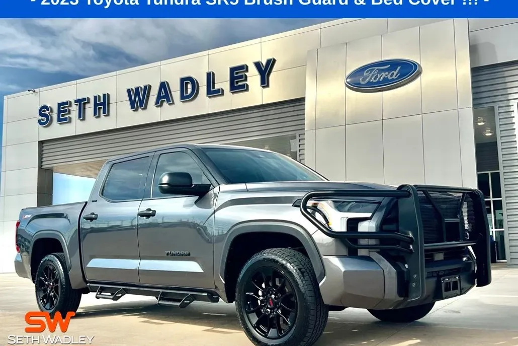 2023 Toyota Tundra SR5 photo 1