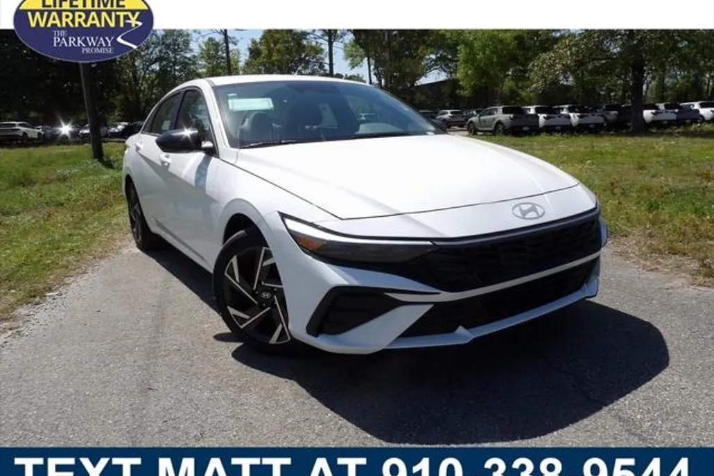2025 Hyundai Elantra SEL Sport photo 1