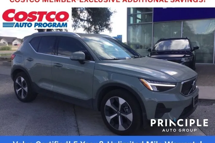 2025 Volvo XC40 Core photo 1