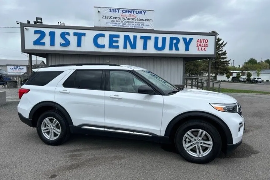 2024 Ford Explorer XLT photo 1