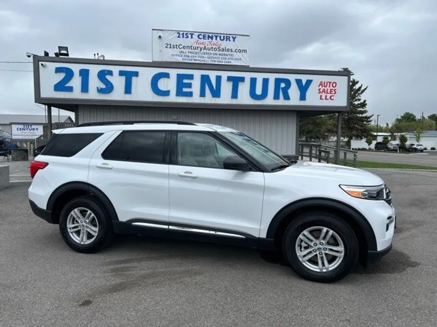2024 Ford Explorer XLT photo 1