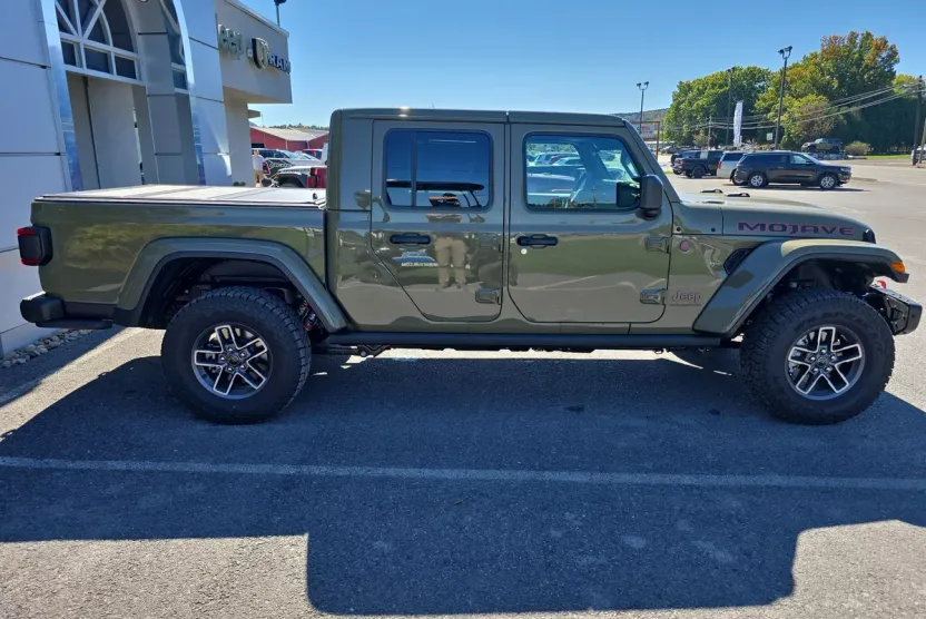 2025 Jeep Gladiator Mojave photo 1