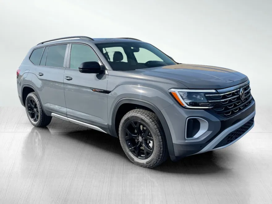 2025 Volkswagen Atlas Peak Edition SE photo 1