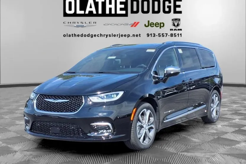 2026 Chrysler Pacifica Pinnacle photo 1