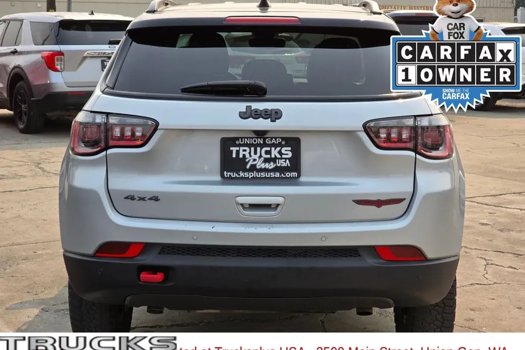2024 Jeep Compass Trailhawk photo 1