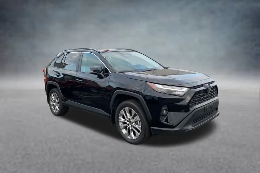 2024 Toyota RAV4 XLE Premium photo 1