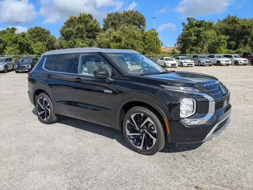 2025 Mitsubishi Outlander PHEV photo 1