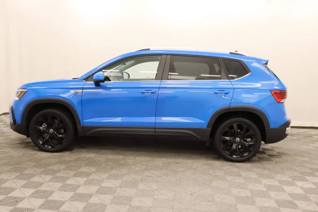 2022 Volkswagen Taos SE photo 1