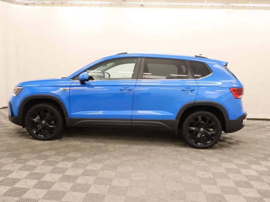 2022 Volkswagen Taos SE photo 1