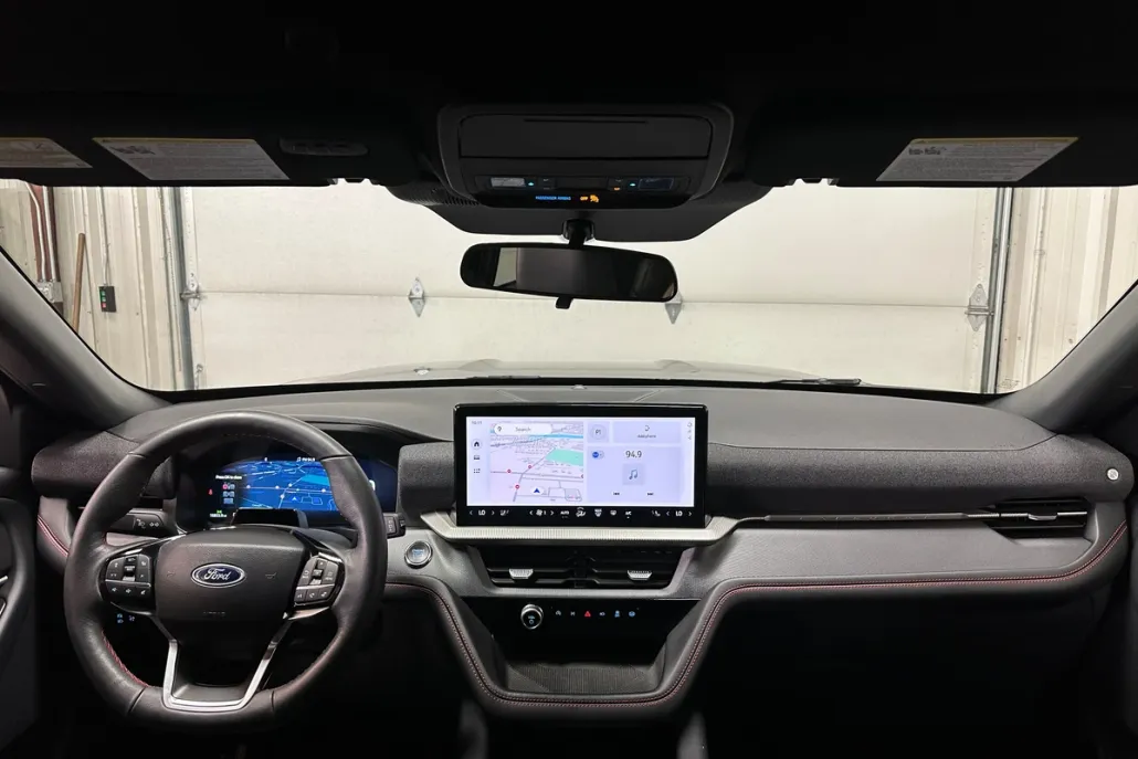 2025 Ford Explorer ST-Line photo 1