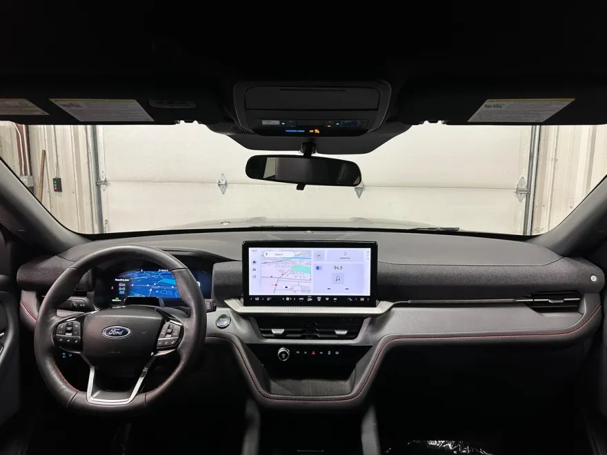 2025 Ford Explorer ST-Line photo 1