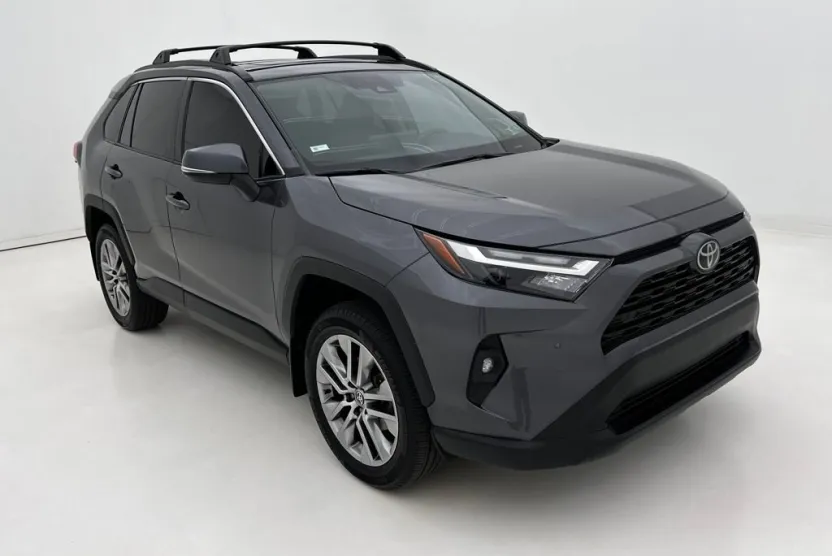 2023 Toyota RAV4 XLE Premium photo 1