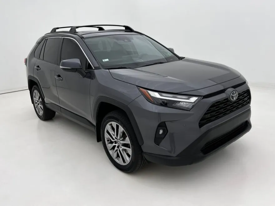 2023 Toyota RAV4 XLE Premium photo 1
