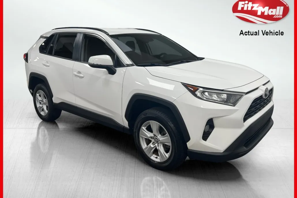 2020 Toyota RAV4 XLE photo 1