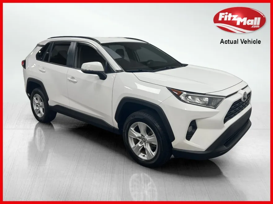 2020 Toyota RAV4 XLE photo 1