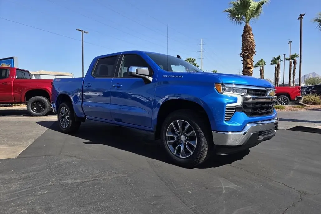 2026 Chevrolet Silverado 1500 LT photo 1