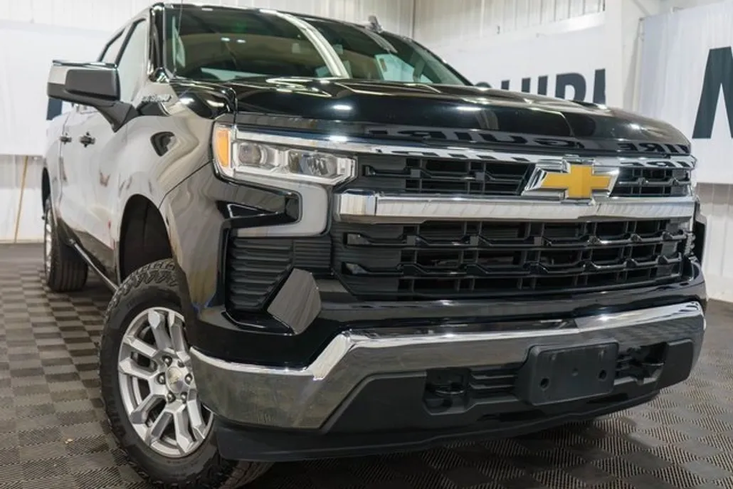 2022 Chevrolet Silverado 1500 LT photo 1