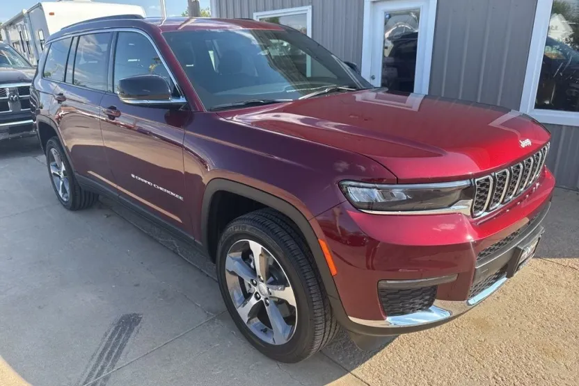 2025 Jeep Grand Cherokee Limited photo 1