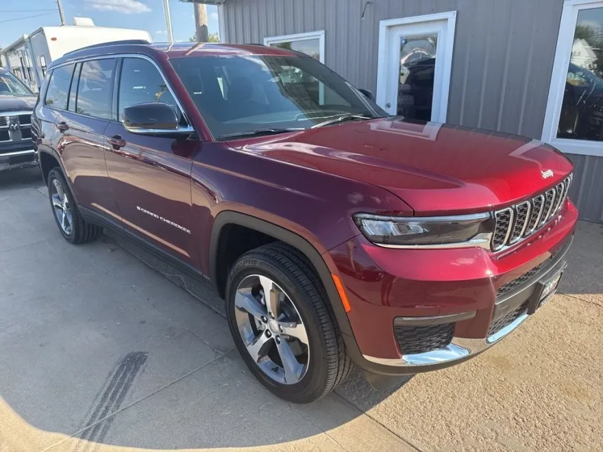 2025 Jeep Grand Cherokee Limited photo 1