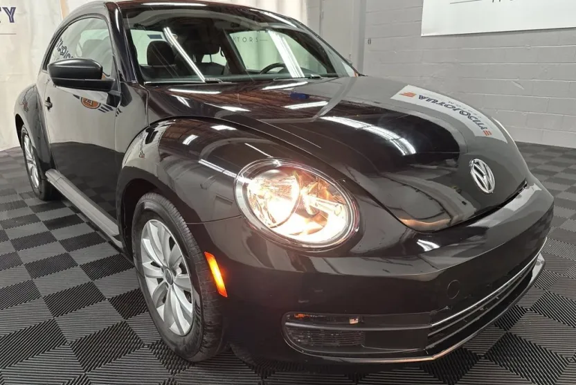 2018 Volkswagen Beetle S photo 1